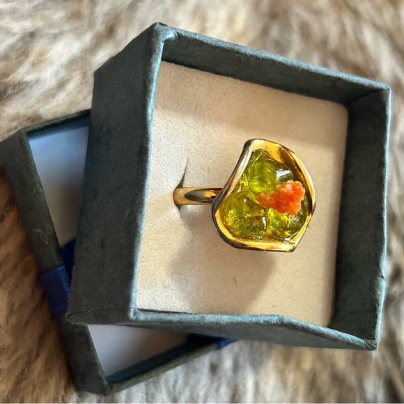 Vintage 70s chartreuse glass faux coral adjustable ring - Picture 2 of 10